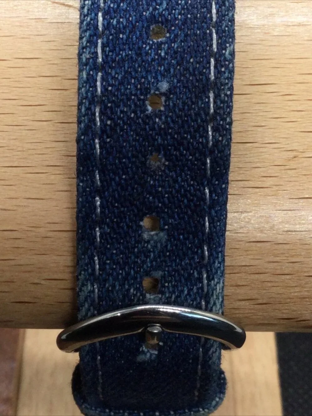 Vintage Joan Rivers Classic Ladies Watch 6.5” Blue Denim Band 23.0mm Case